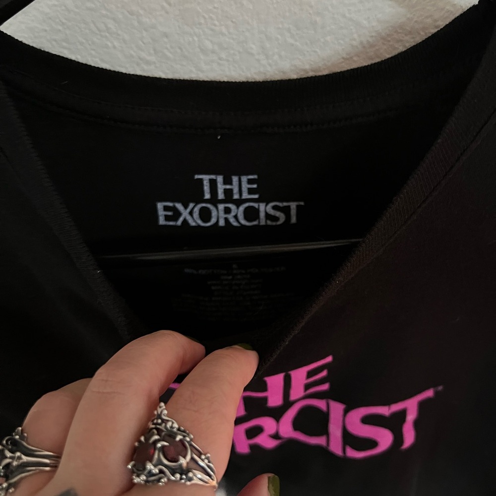 The Exorcist Black Graphic cropped T-Shirt - Picture 2 of 6